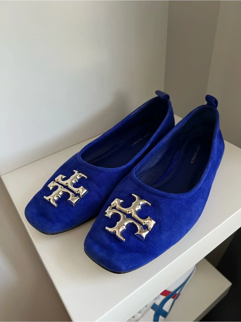 Tory Burch Cobalt Blue Suade Ballet Flats With Silver Metallic Logo Size 6.